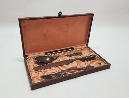 ORİJİNAL KUTUSUNDA TUĞRALI ÇATAL - KAŞIK - BIÇAK SETİ