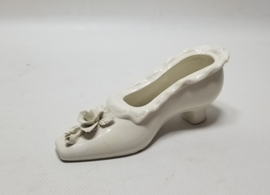 AYAKKABI FORMUNDA YAPILMIŞ ANTİKA PORSELEN BİBLO