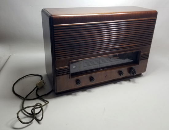 ÇALIŞIR DURUMDA AHŞAP KASA ANTİKA TESLA RADYO