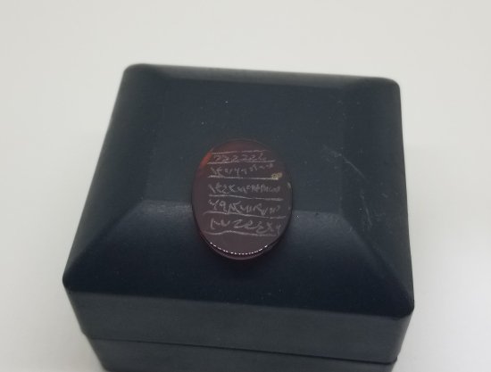 AKİK ÜZERİ EL KAZIMA TILSIMLI BÜYÜK BOY YÜZÜK KAŞI