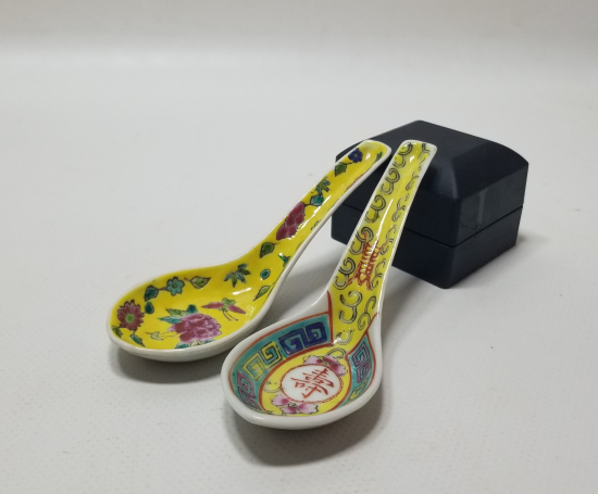 UZAKDOĞU YAPIMI 2 ADET PORSELEN KAŞIK