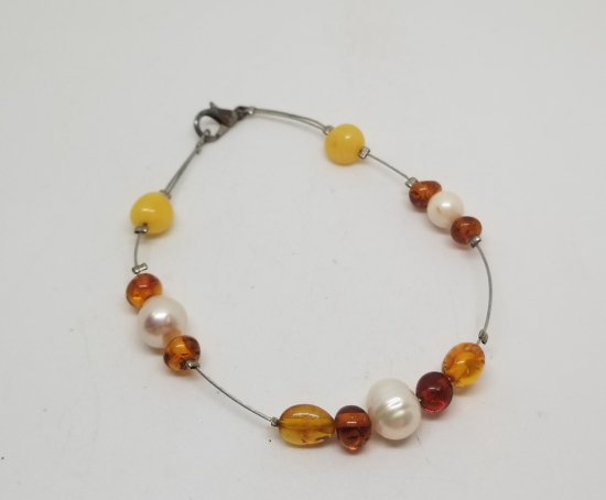 KEHRİBAR VE İNCİLERDEN YAPILMIŞ ÖZEL TASARIM BİLEKLİK