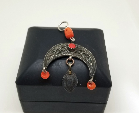 OSMANLI DÖNEMİ MERCAN TAŞLI VE HİLAL FORMLU GERDANLIK PARÇASI