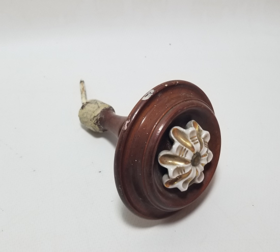 AHŞAP ÜZERİ ALTIN VERMEYLİ PORSELEN APLİKLİ OSMANLI DÖNEMİ NADİR KAPI KOLU