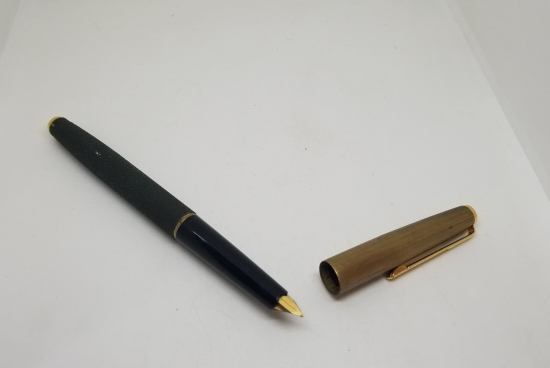 ALTIN KAPLAMA UÇLU SENATOR MARKA DOLMA KALEM