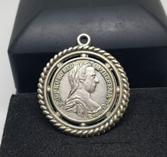 GÜMÜŞ KAPLAMA MARIA TERESSA GÖRSELLİ AVRUPA KOLYE