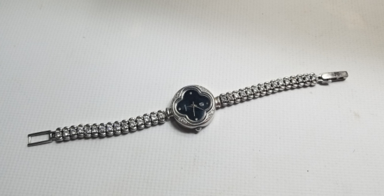 MARGAZİT TAŞLI PİLLİ KOL SAATİ