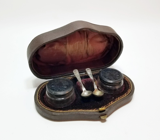 ORİJİNAL KUTUSUNDA ANTİKA GÜMÜŞ SEYAHAT HAVYAR TAKIMI