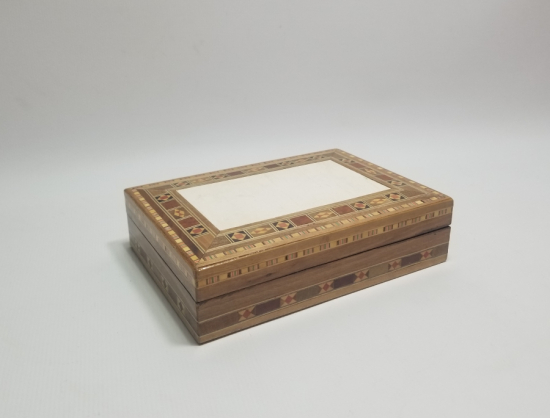 MARKUTERİ İŞÇİLİKLİ ANTİKA KAPAKLI KUTU