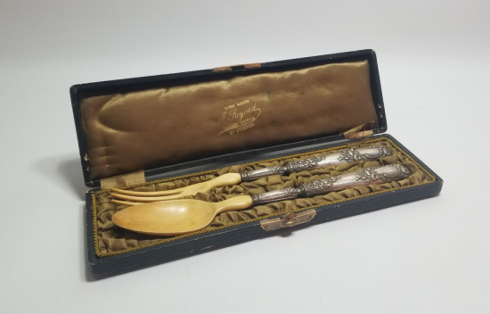 ORİJİNAL KUTUSUNDA ANTİKA GÜMÜŞ VE FİLDİŞİ SERVİS KAŞIK ÇATALI