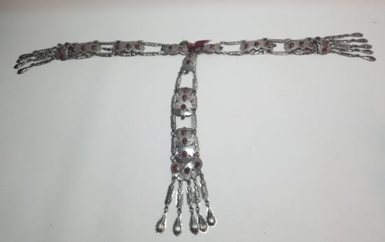 ÜZERİ DOĞAL TAŞLI VE KABARTMA İŞÇİLİKLİ TÜRKMEN İŞİ ANTİKA BÜYÜK BOY GELİN FES SÜSÜ