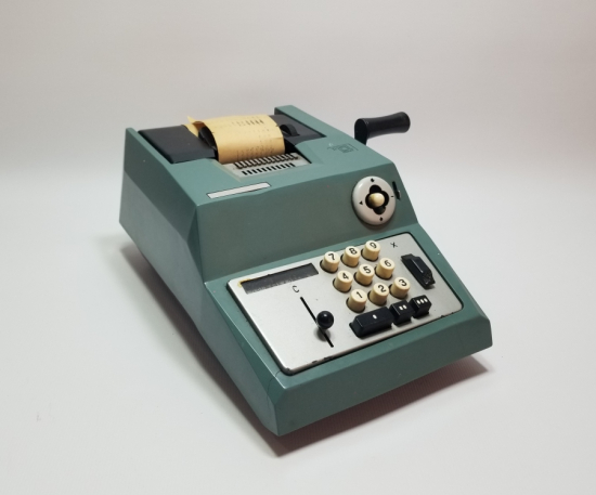 OLIVETTİ MARKA ANTİKA HESAP MAKİNESİ