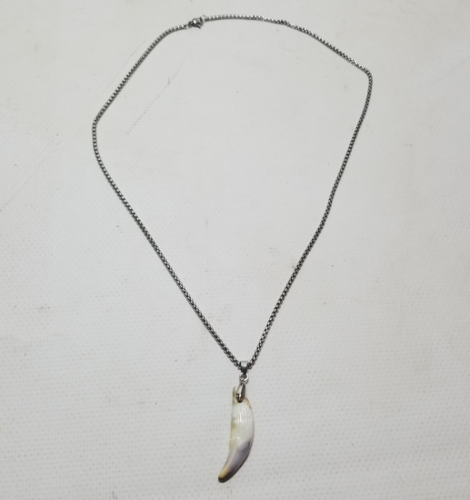 KURT DİŞİNDEN YAPILMIŞ ÖZEL YAPIM KOLYE