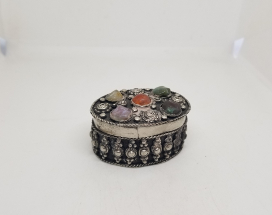 ÜZERİ DOĞAL TAŞLI ANTİKA KAPAKLI MÜCEVHER KUTUSU