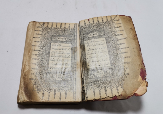 ABDÜLHAMİD HAN'IN HİMMETİYLE SARAY MATBAASI'NDA BASILMIŞ OSMANLI DÖNEMİ TAŞ BASKI NADİR KUR'AN-I KERİM