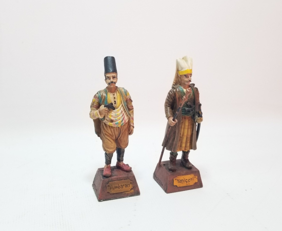 2 ADET DEKORATİF HUMBARACI VE YENİÇERİ FİGÜRÜ