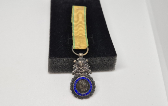 ANTİKA GÜMÜŞ FRANSIZ ASKERİ MADALYA