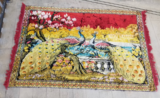 ÜZERİ TAVUS KUŞU FİGÜRLÜ ANTİKA DUVAR HALISI