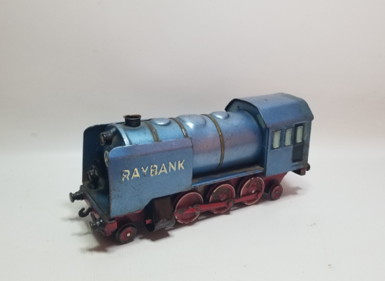 TREN LOKOMOTİFİ FORMUNDA YAPILMIŞ NADİR ANTİKA METAL RAYBANK KUMBARA