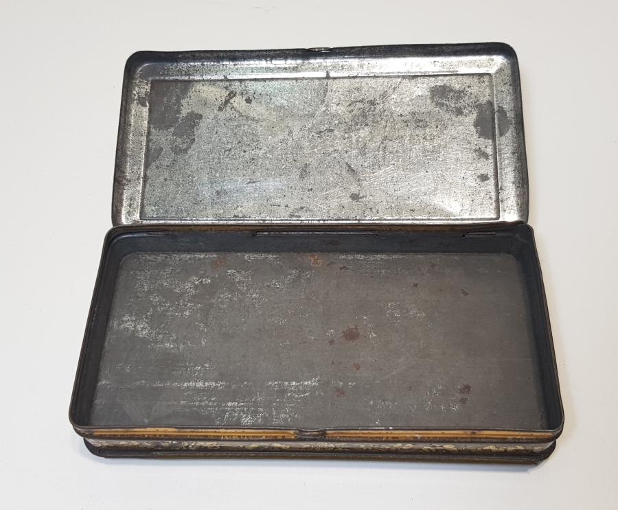 1. DÜNYA SAVAŞI İNGİLİZ KRALI GÖRSELLİ TENEKE ÇİKOLATA & SİGARA KUTUSU