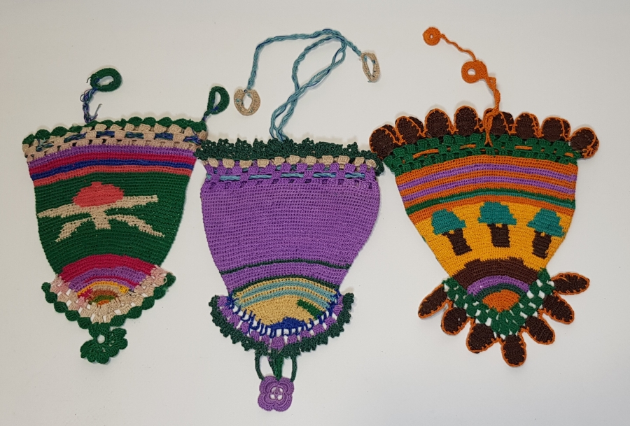 BİRİ OSMANLICA YAZILI ÜÇ ADET EL ÖRME PARA KESESİ 