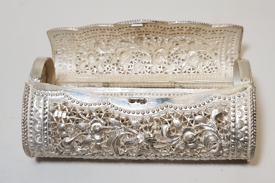 GÜMÜŞ KAPLAMA GECE ÇANTASI