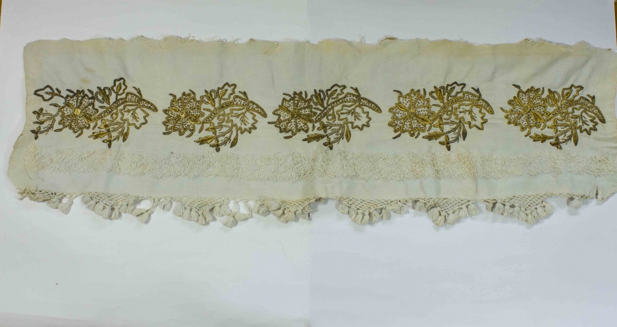 OSMANLI DÖNEMİ ALTIN SIRMA İŞÇİLİKLİ YAĞLIK FRAGMANI