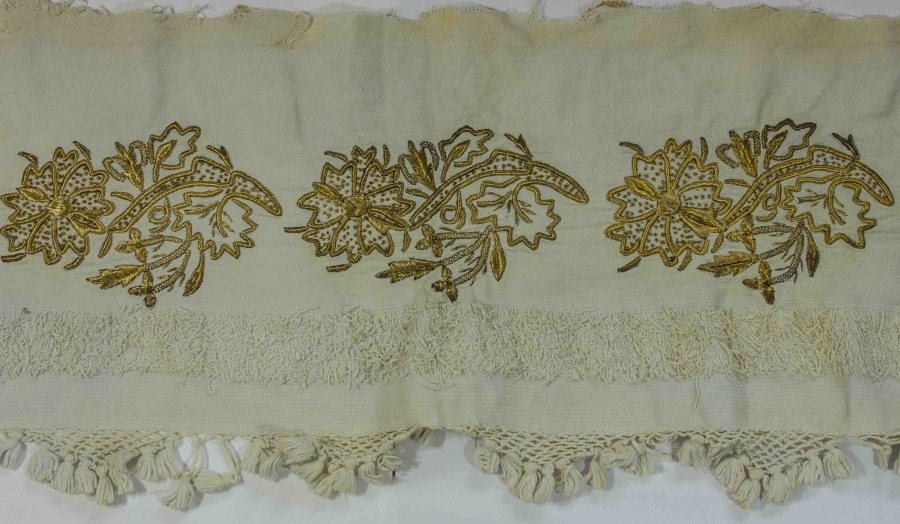 OSMANLI DÖNEMİ ALTIN SIRMA İŞÇİLİKLİ YAĞLIK FRAGMANI