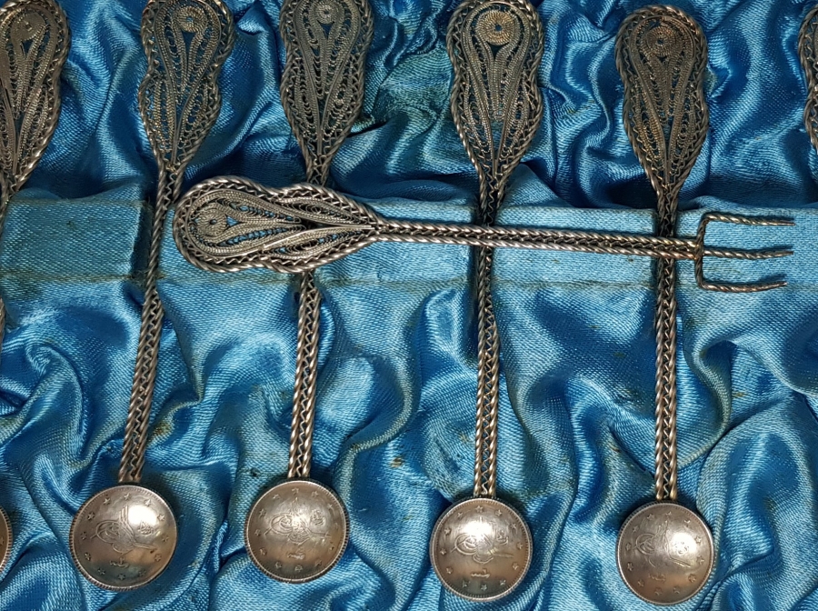 OSMANLI DÖNEMİ KUTUSUNDA GÜMÜŞ ÇAY KAŞIĞI SETİ