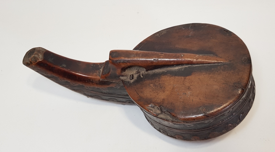 OSMANLI DÖNEMİ YENİÇERİ MODELİ AHŞAP KALE TÜFEĞİ BARUTLUĞU