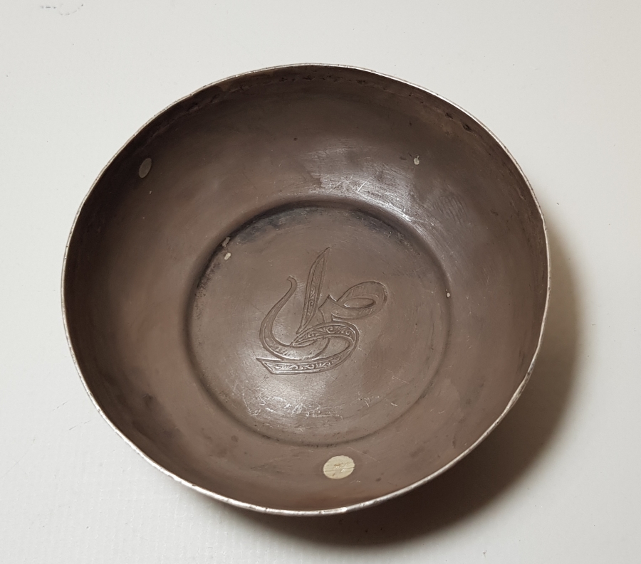 OSMANLICA İNSİYALLİ VE İŞLEMELİ GÜMÜŞ TAS