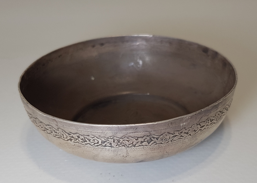 OSMANLICA İNSİYALLİ VE İŞLEMELİ GÜMÜŞ TAS