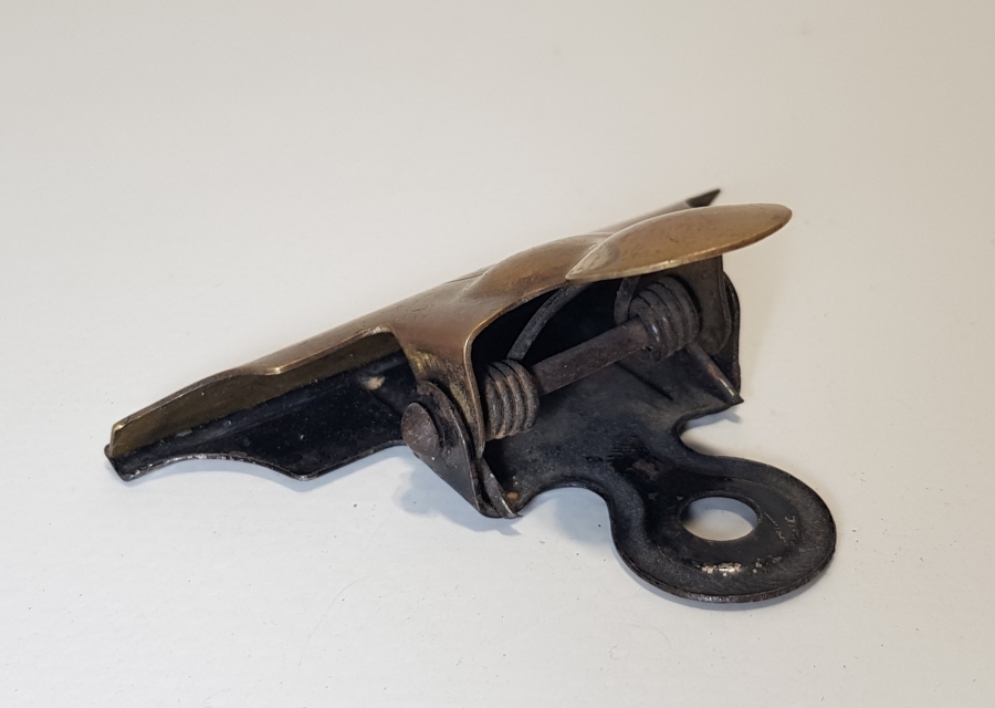 ÜZERİ OSMANLICA YAZILI KAĞIT KISKACI