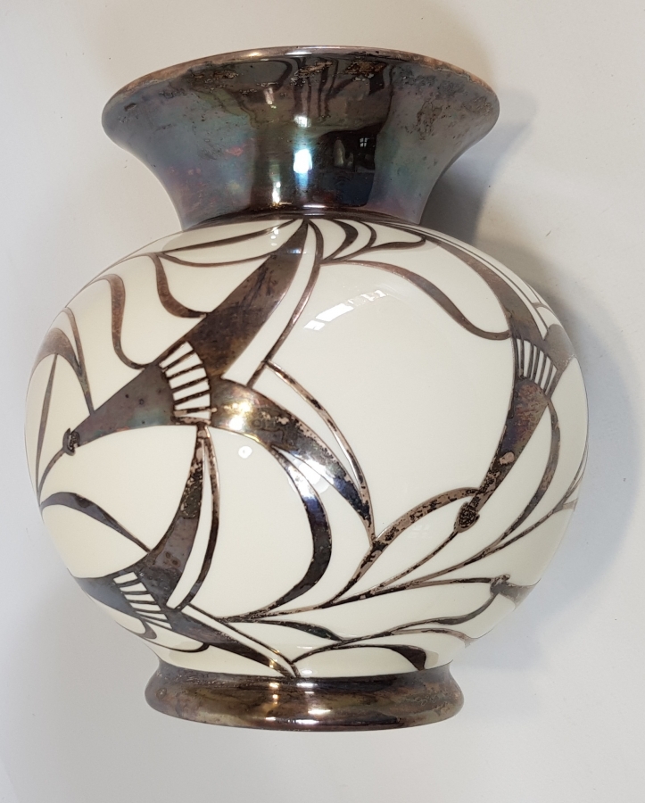 1900'LERDEN NADİR FORMDA GÜMÜŞ GİYDİRME PORSELEN VAZO