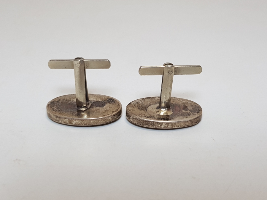 OLTU TAŞI ÜZERİ GÜMÜŞ TUĞRA MOTFİLİ BİR ÇİFT KOL DÜĞMESİ