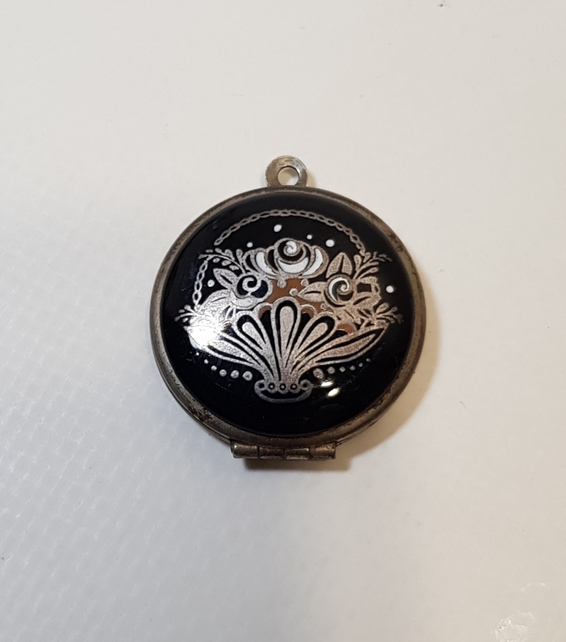 ÜZERİ MİNELİ FRANSIZ RESİMLİK KOLYE 