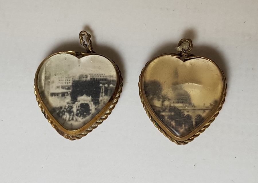 1930-1940'LARDAN KABE VE MESCİDİ NEBEVİ GÖRSELLİ BİR ÇİFT KOLYE UCU