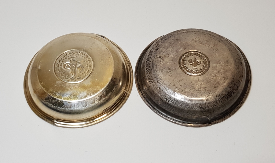 ORTASI TUĞRALI İKİ ADET GÜMÜŞ KINA TASI