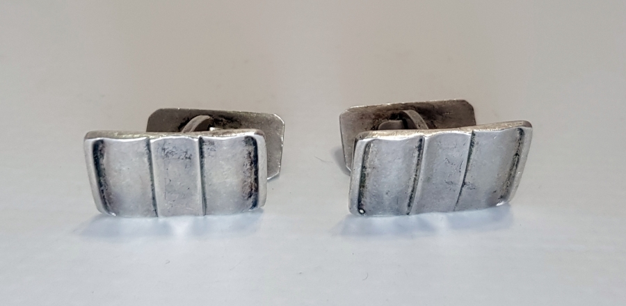 BİR ÇİFT GÜMÜŞ KOL DÜĞMESİ