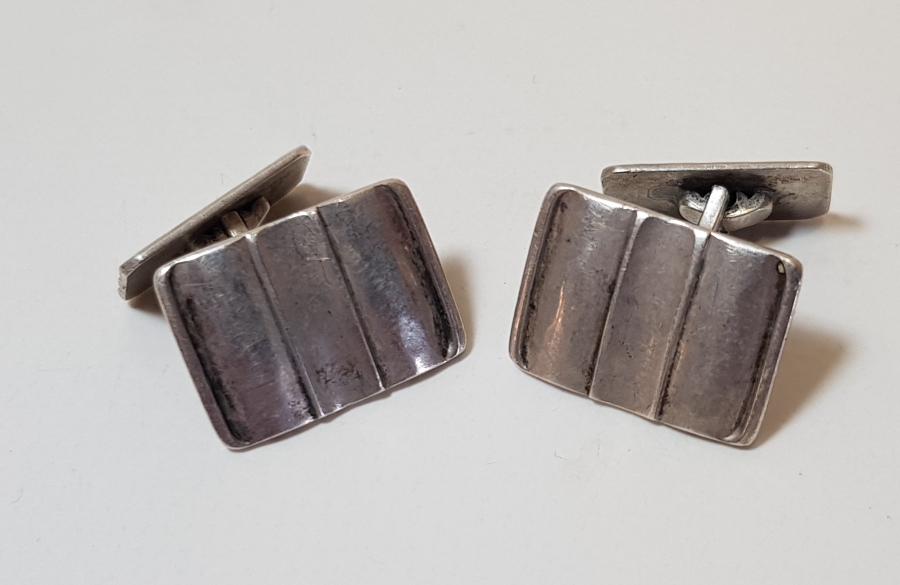 BİR ÇİFT GÜMÜŞ KOL DÜĞMESİ