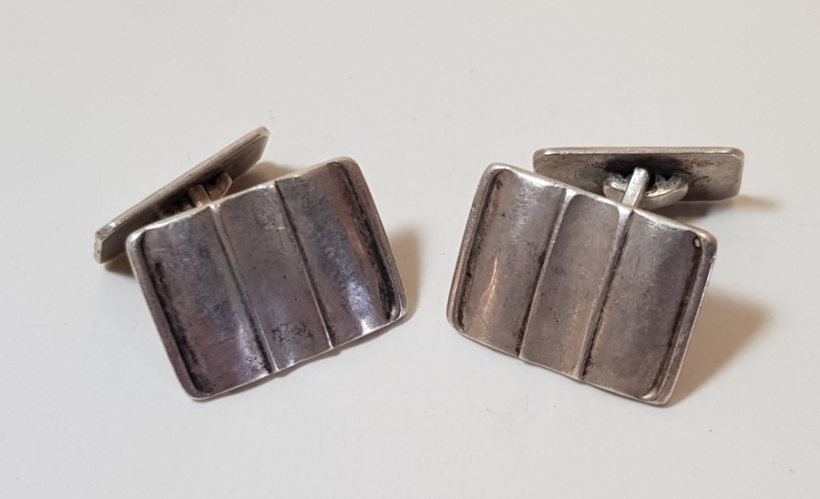 BİR ÇİFT GÜMÜŞ KOL DÜĞMESİ