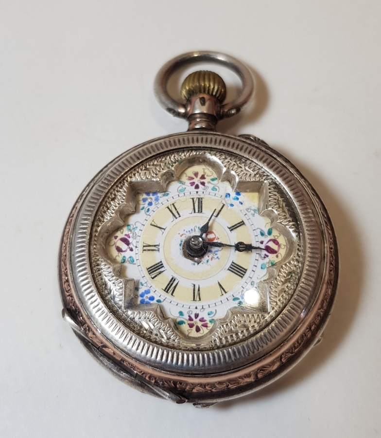 NADİR FORMDA MİNELİ KADRANLI GÜMÜŞ CEP SAATİ