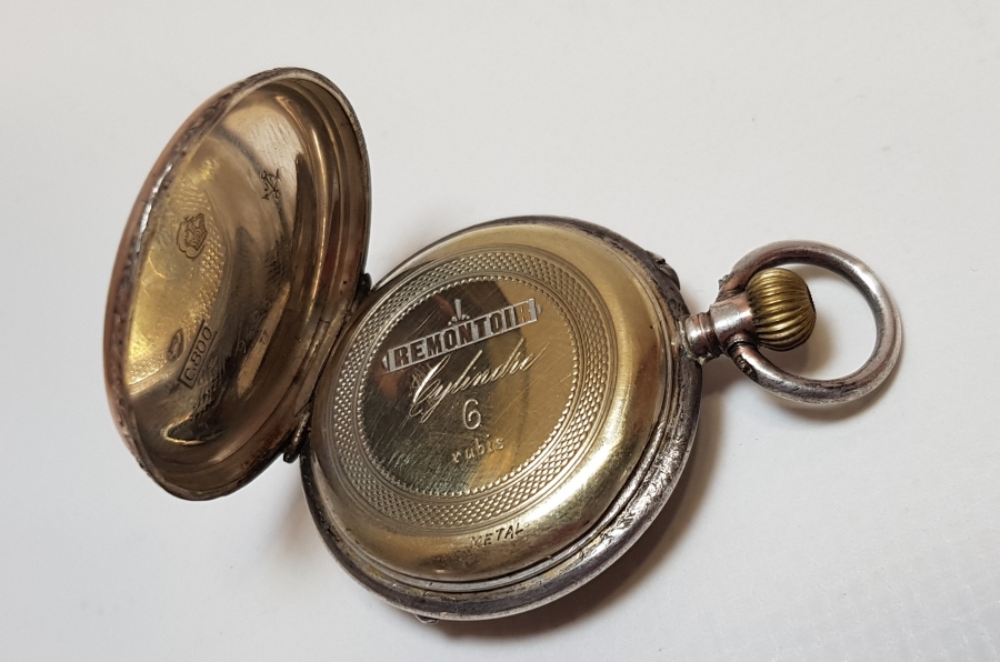 NADİR FORMDA MİNELİ KADRANLI GÜMÜŞ CEP SAATİ