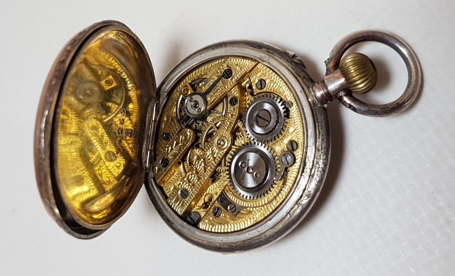 NADİR FORMDA MİNELİ KADRANLI GÜMÜŞ CEP SAATİ