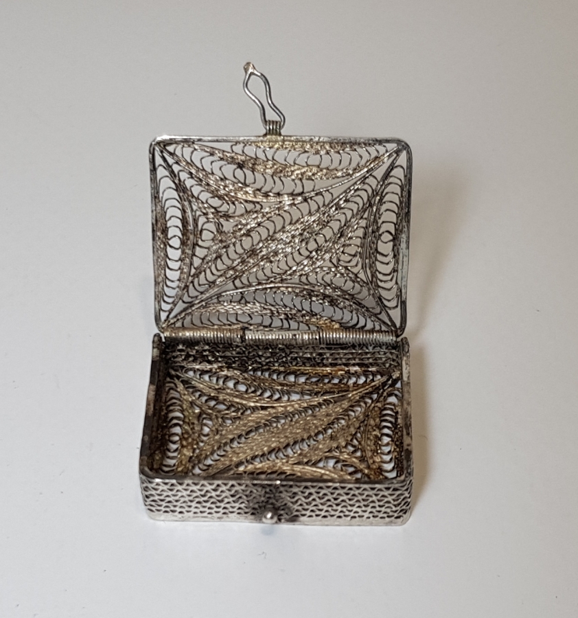 OSMANLI DÖNEMİ TELKARİ İŞÇİLİKLİ GÜMÜŞ SANCAK KUR'AN KABI