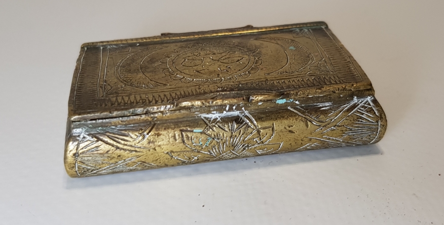 ÜZERİ OSMANLICA YAZILI ENFİYE KUTUSU