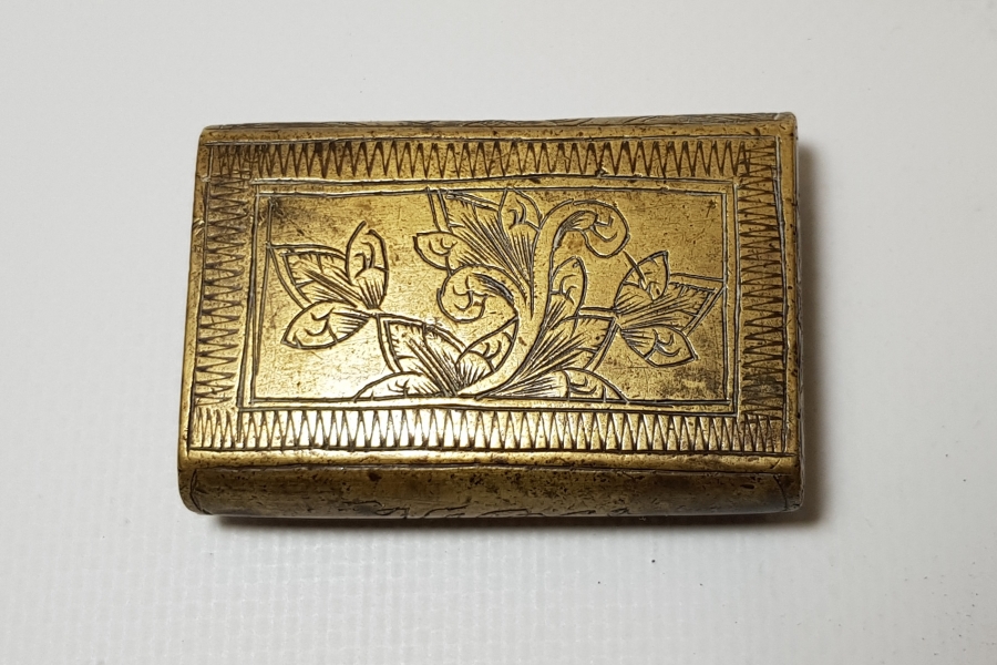 ÜZERİ OSMANLICA YAZILI ENFİYE KUTUSU