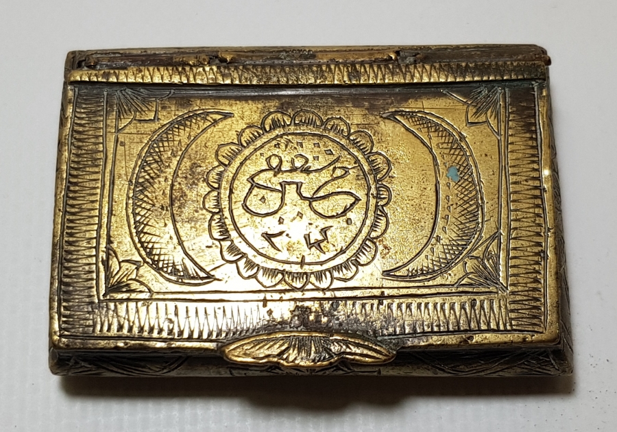 ÜZERİ OSMANLICA YAZILI ENFİYE KUTUSU