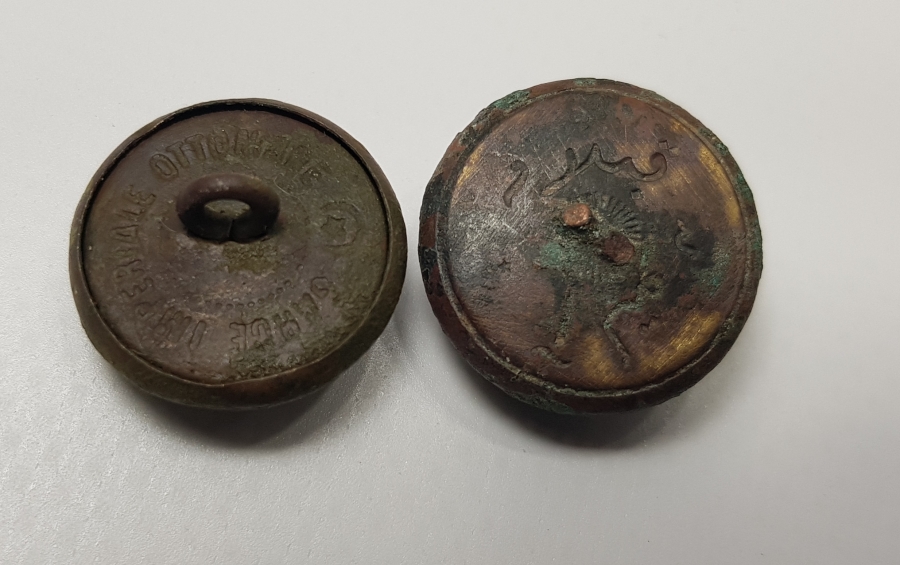 ÇANAKKALE SAVAŞI: ARKASI YAZILI BİR ÇİFT OSMANLI SUBAY DÜĞMESİ