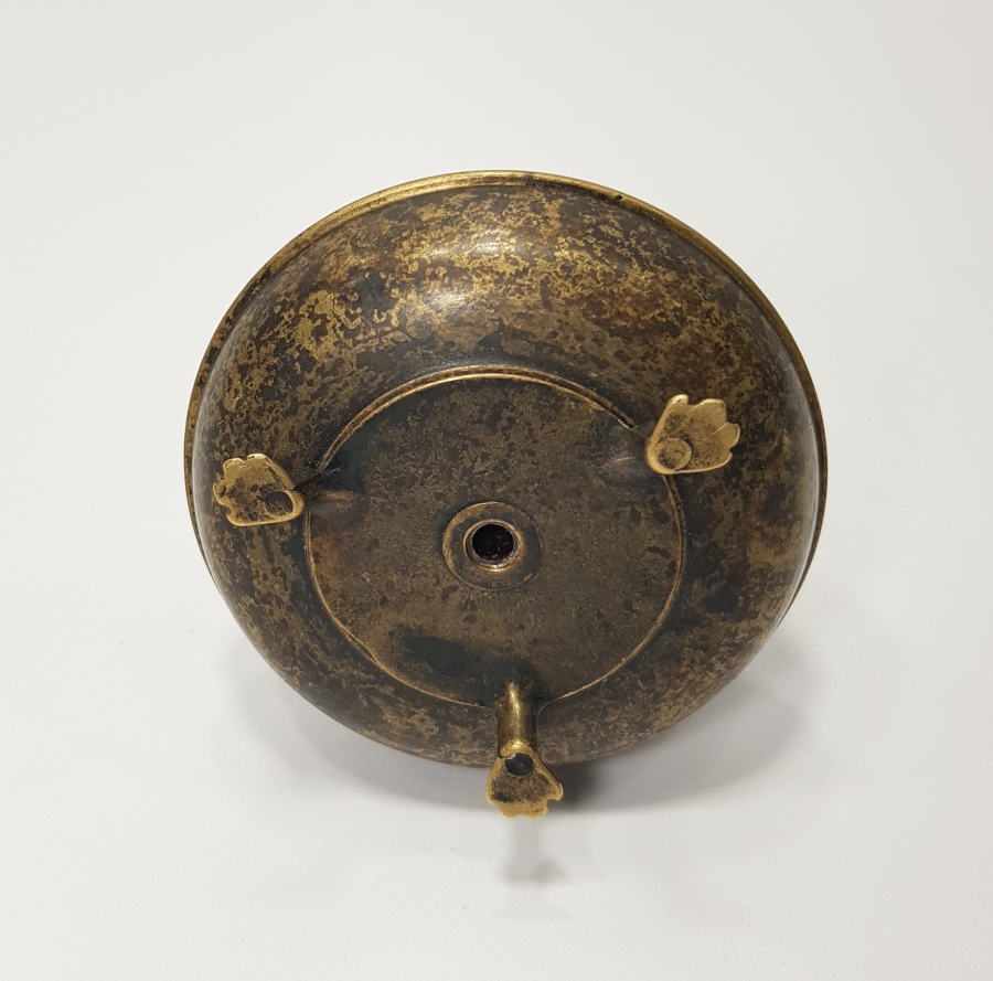 FARKLI FORMDA ANTİKA BRONZ ŞAMDAN